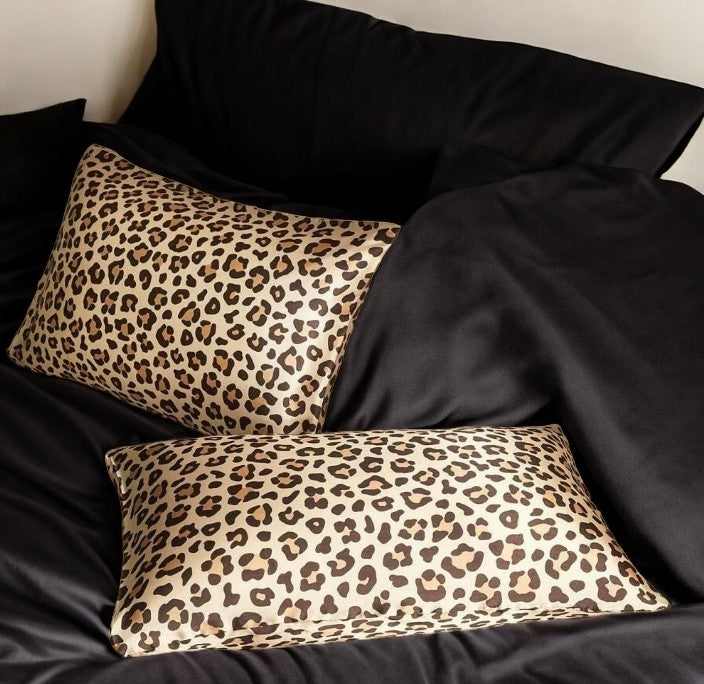 Set of 2 Leopard Pillowcases